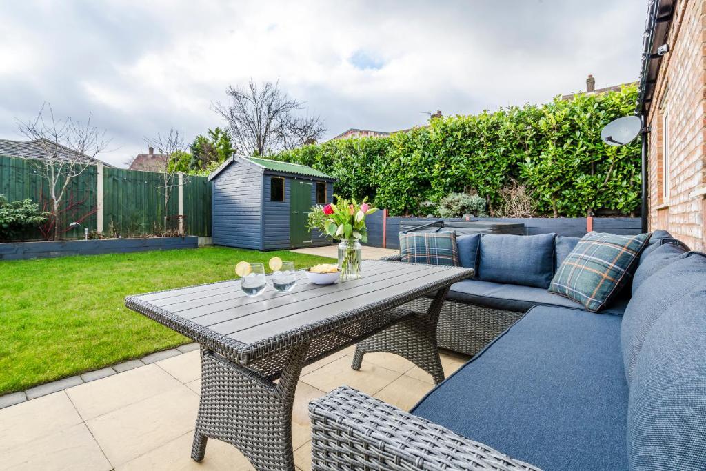 Hednesford Pet Friendly With A Hot Tubヴィラ エクステリア 写真
